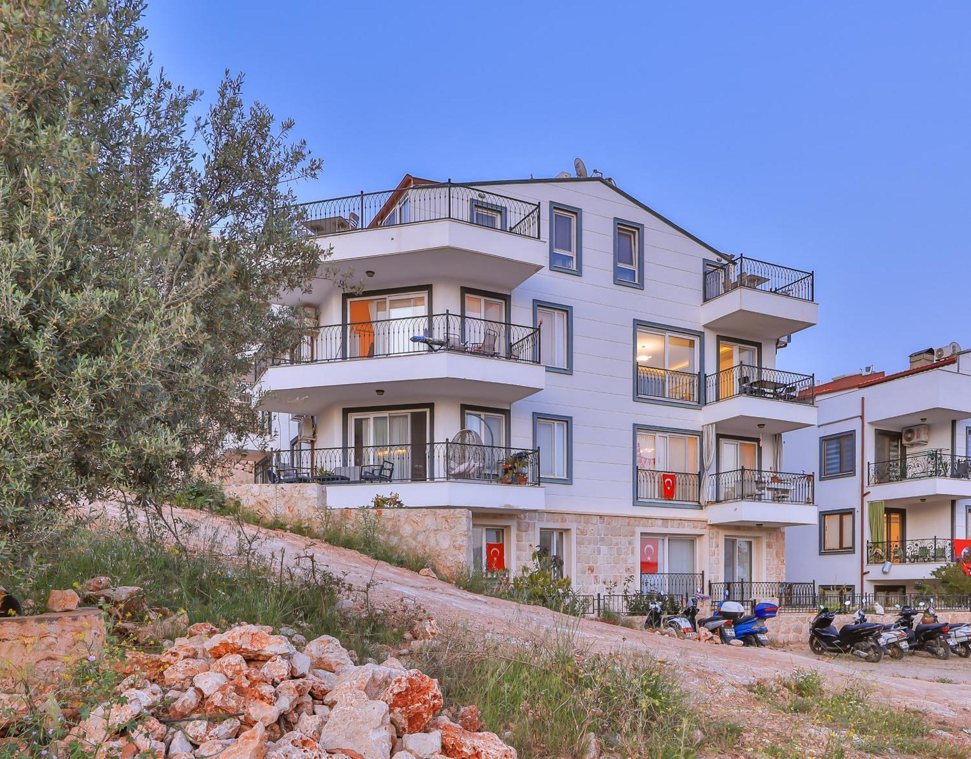 Goekyuezue Suit Apart Kaş Exterior photo