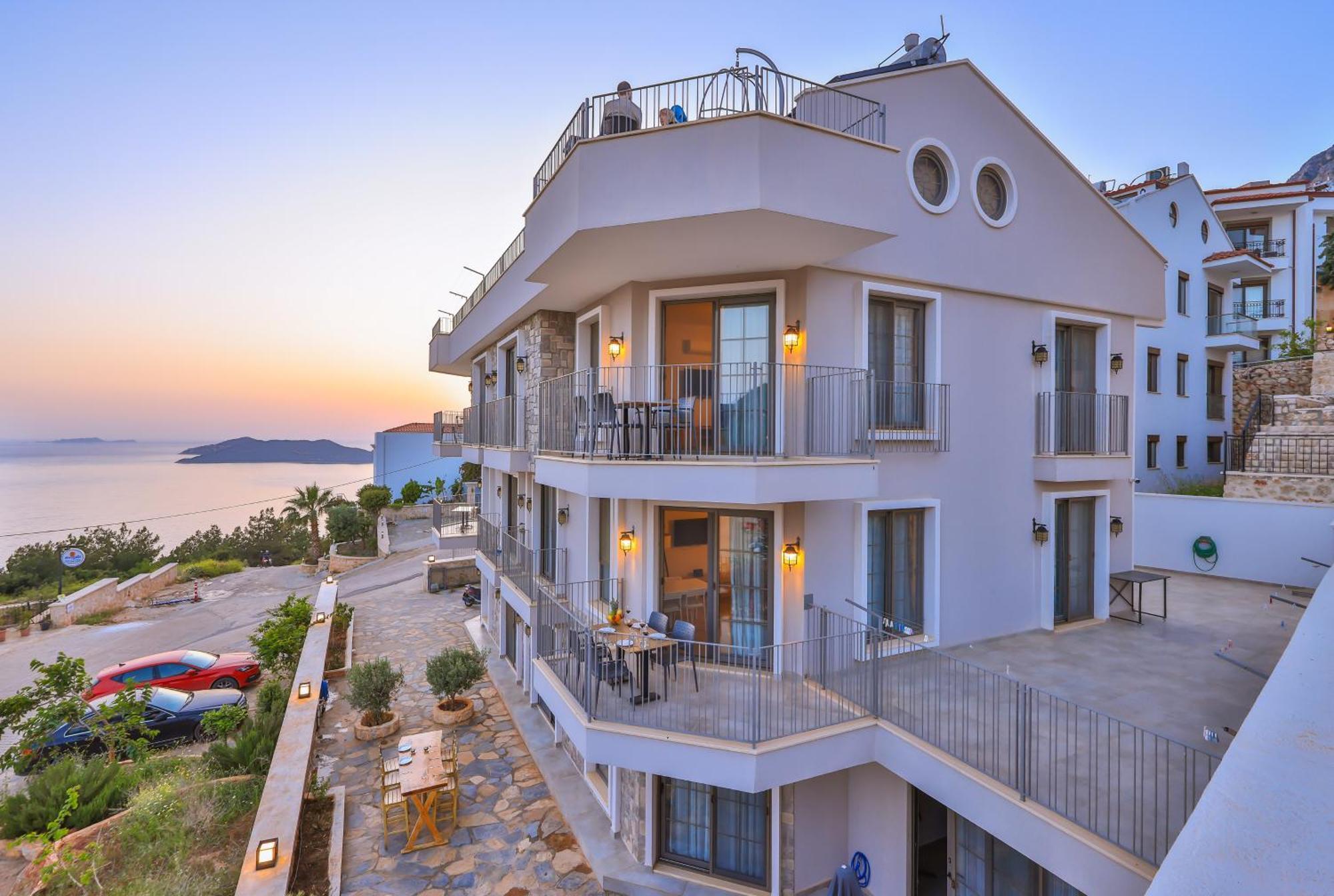 Goekyuezue Suit Apart Kaş Exterior photo