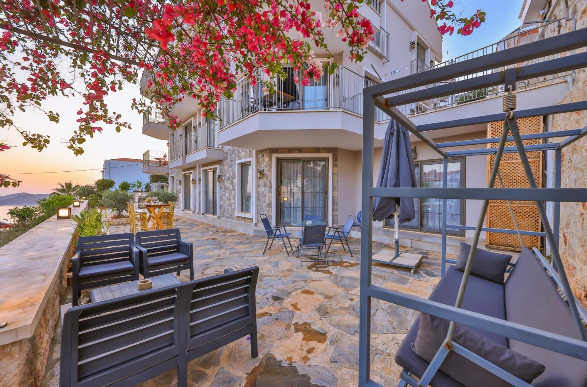 Goekyuezue Suit Apart Kaş Exterior photo